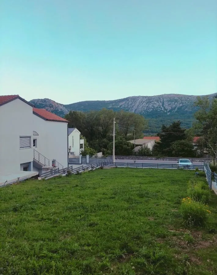 Apartments Nevistic Tribalj